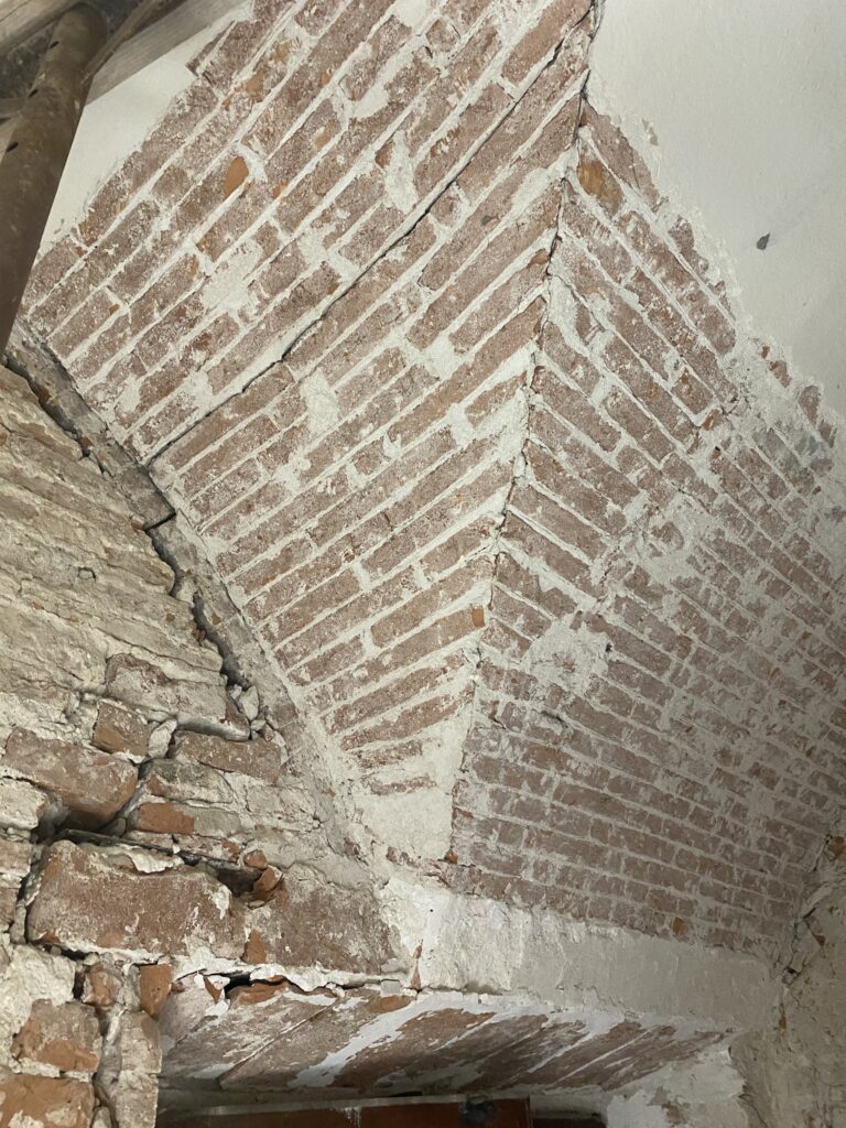 Lesione di una volta in mattoni pieni
